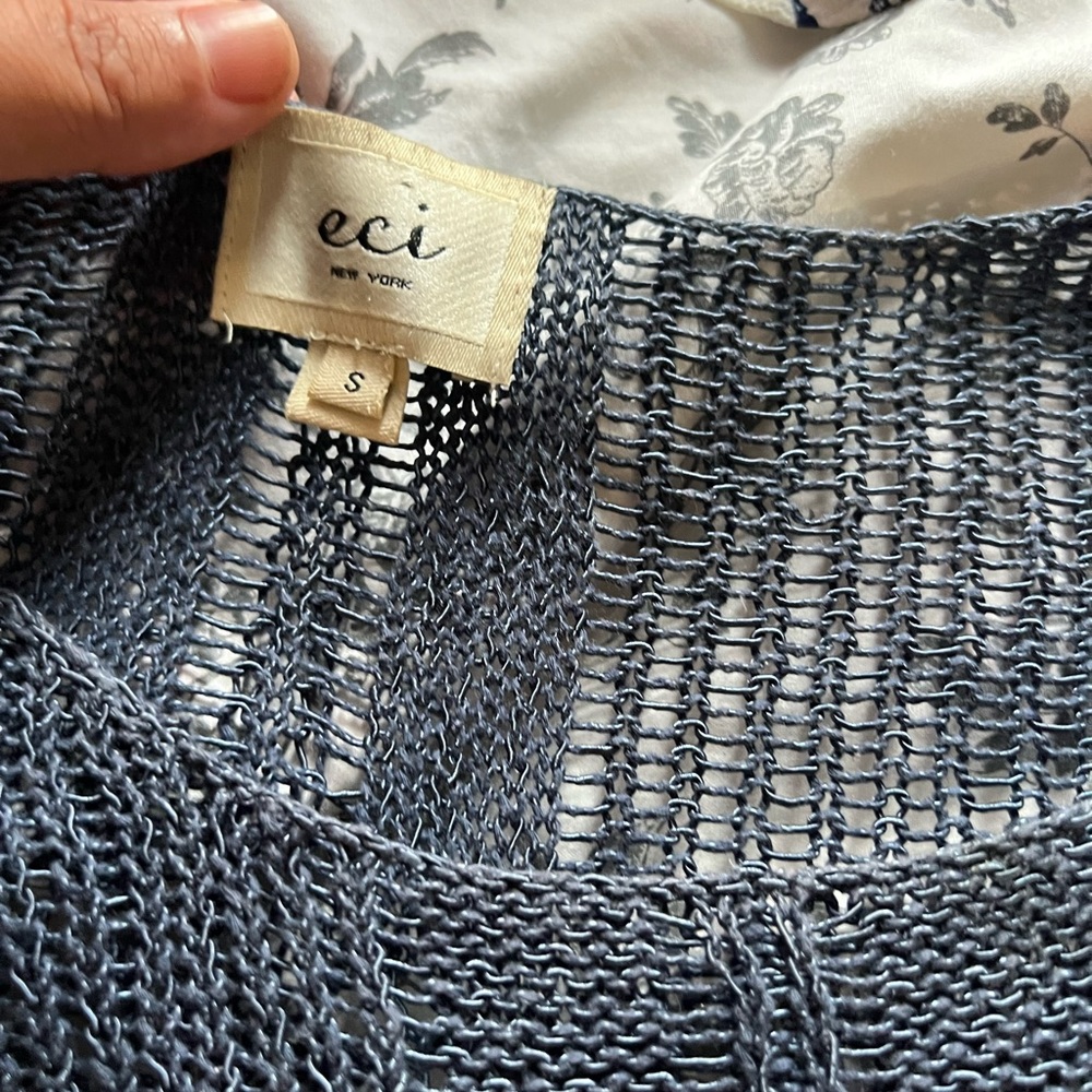 Clothes - Picture 4 of 16